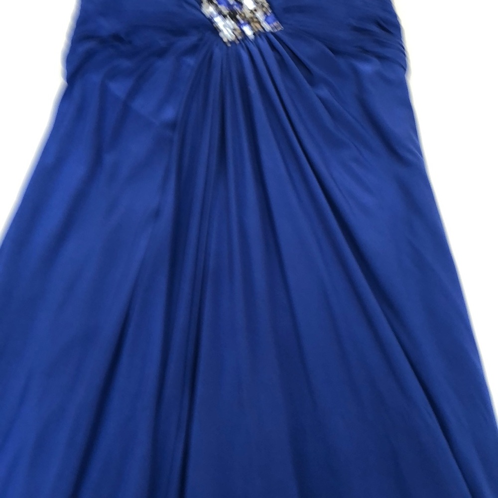 Gown - Picture 2 of 7